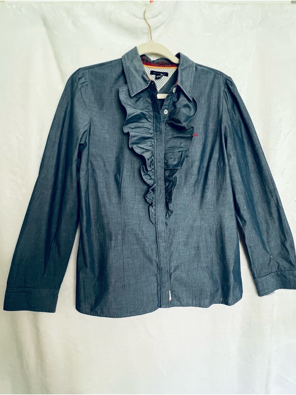 Tommy Hilfiger Women’s Size L Chambray Ruffle Button Down Shirt Blue